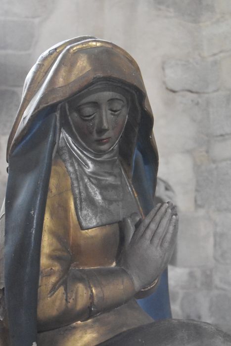 groupe sculpté : Vierge de Pitié dite Notre-Dame du Pont, détail