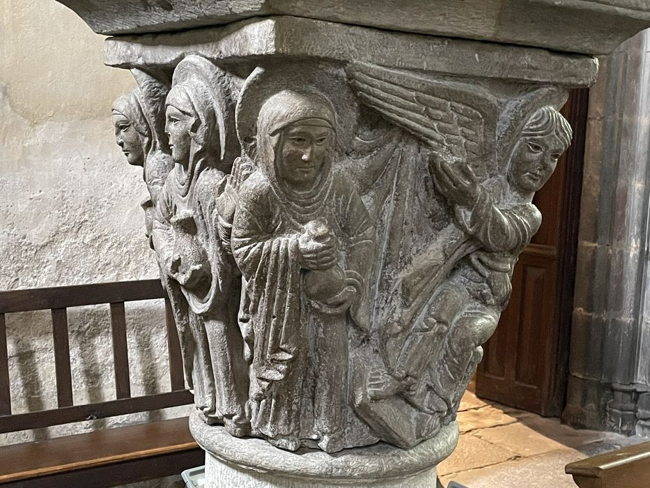 chapiteau : Sainte Femmes au tombeau