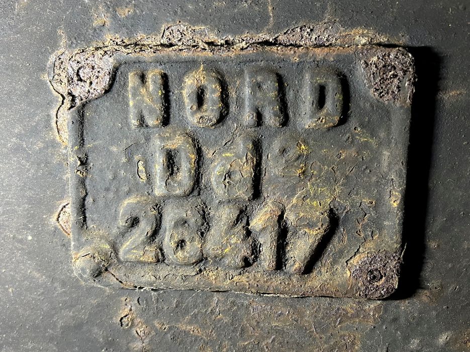 autel de la chapelle axiale, groupe sculpté : Remise du rosairewagon fourgon type Night Ferry, à deux essieux parallèles, à voie normale, Dd2 f 26417, détail