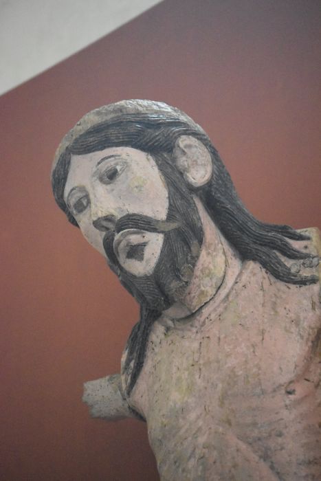 statue fragmentaire : Christ en croix, détail