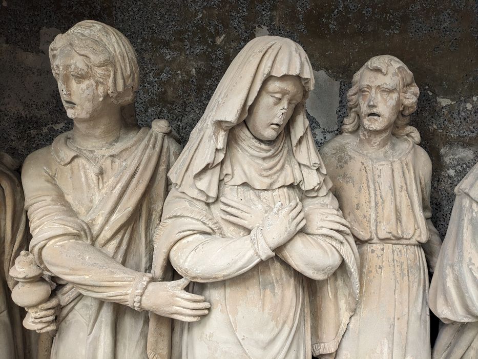 groupe sculpté : Mise au tombeau, vue partielle