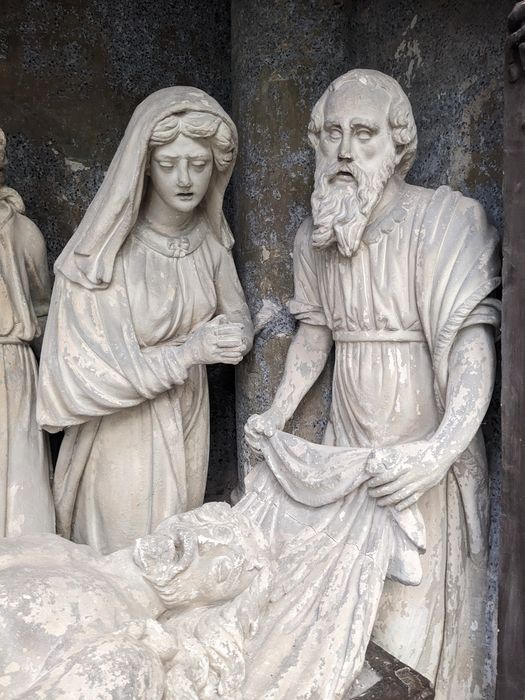 groupe sculpté : Mise au tombeau, vue partielle