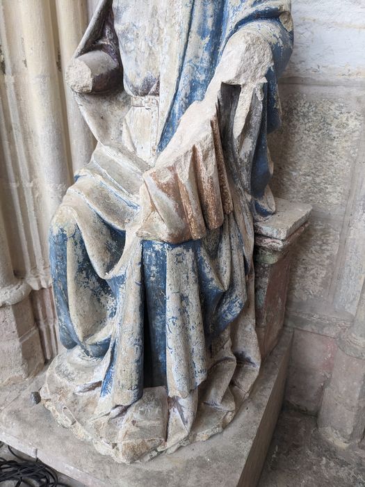 statue : Vierge à l’Enfant, vue partielle