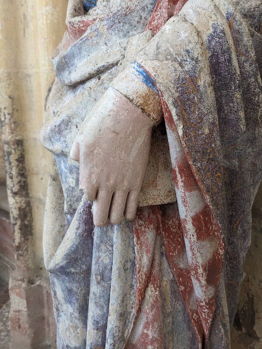 statue : Vierge, détail