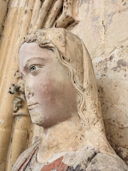 statue : Vierge, détail