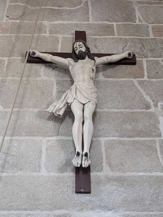statue : Christ en croix