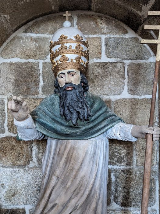 statue : Pape non identifié, vue partielle