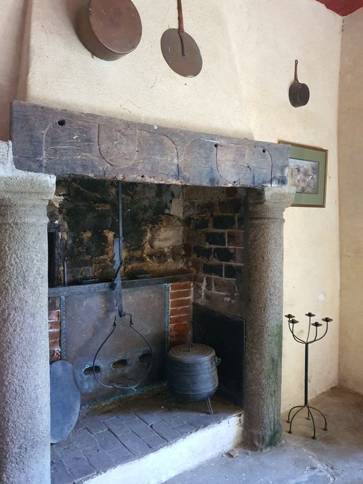 anciennes cuisines, cheminée