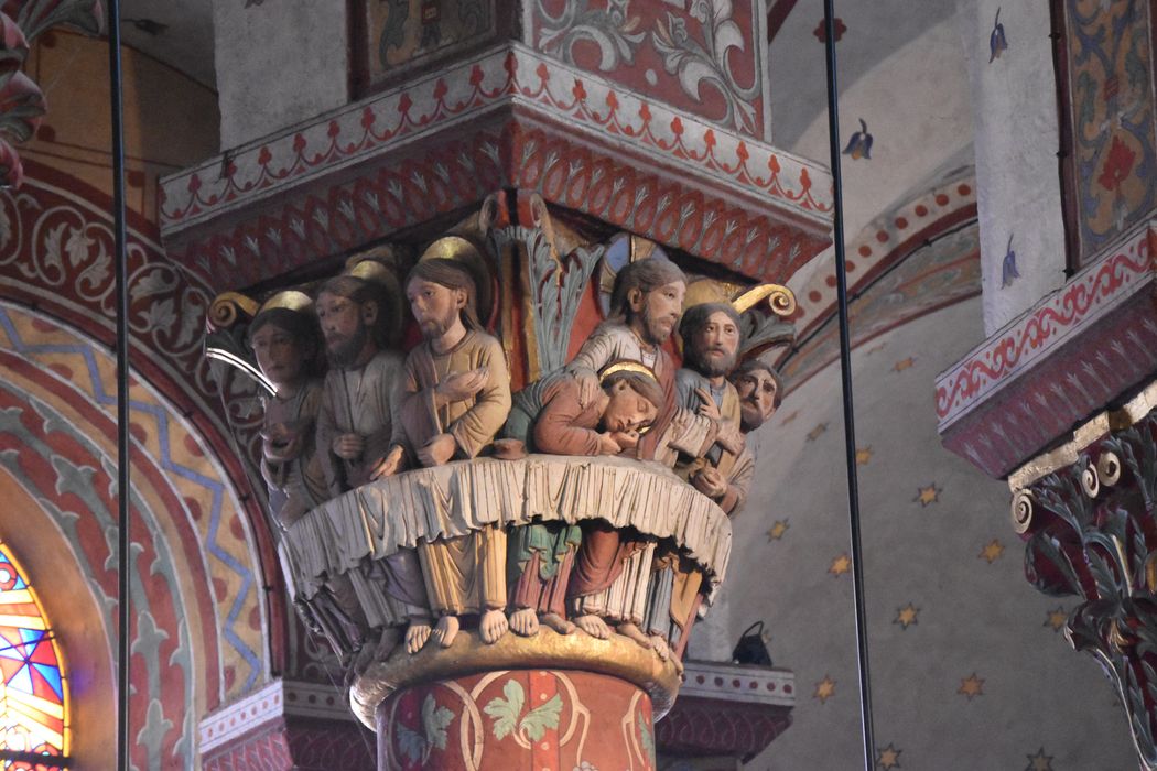 choeur, détail d’un chapiteau sculpté