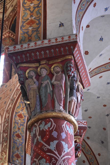 choeur, détail d’un chapiteau sculpté