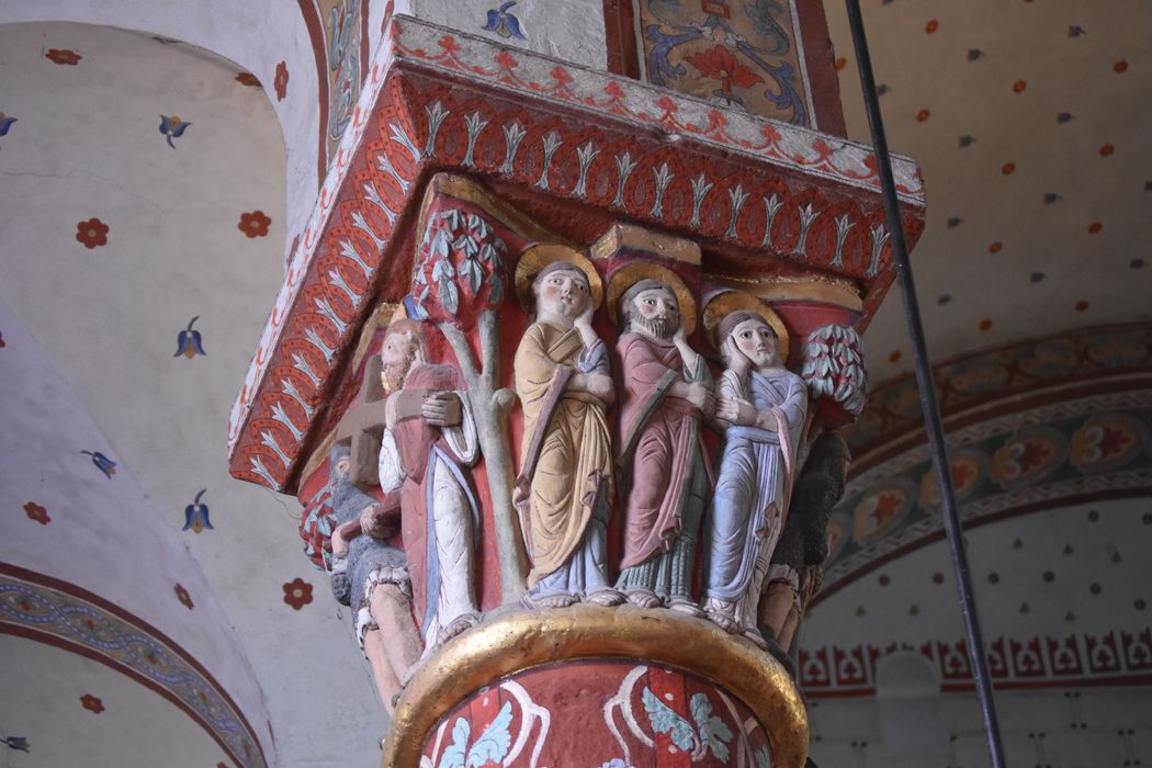 choeur, détail d’un chapiteau sculpté