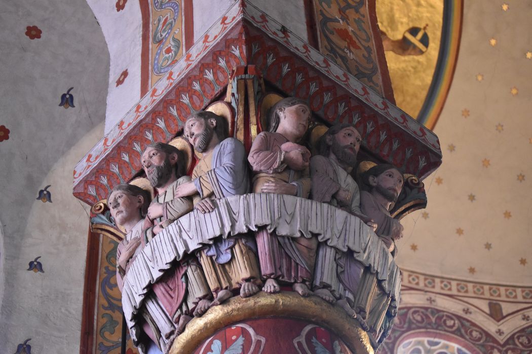 choeur, détail d’un chapiteau sculpté