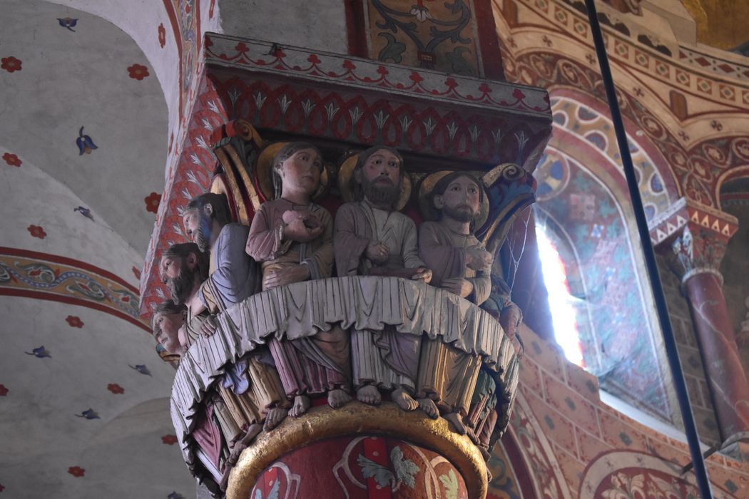 choeur, détail d’un chapiteau sculpté