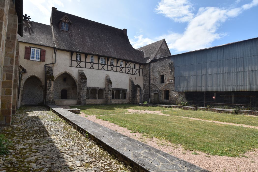 cloître, vue générale des bâtiments depuis l’angle sud-est