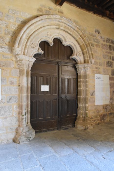 église abbatiale, portail d’accès ouest