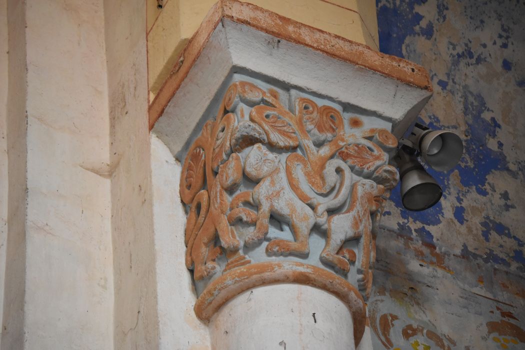 église abbatiale, détail d’un chapiteau sculpté