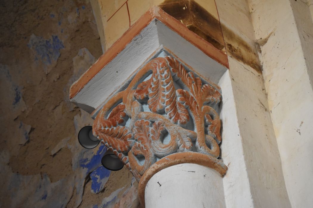 église abbatiale, détail d’un chapiteau sculpté