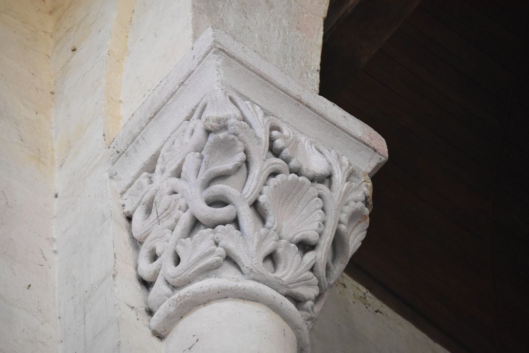 église abbatiale, détail d’un chapiteau sculpté