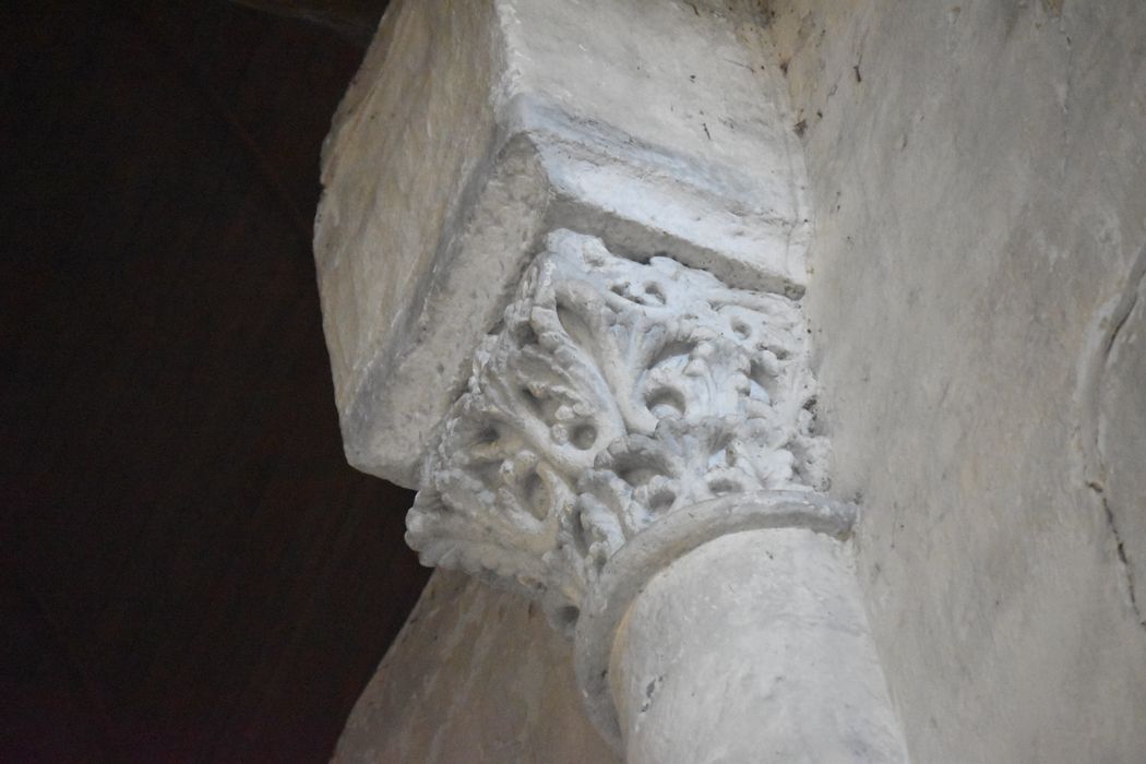 église abbatiale, détail d’un chapiteau sculpté