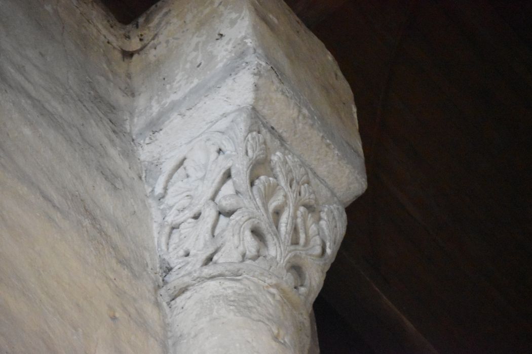 église abbatiale, détail d’un chapiteau sculpté