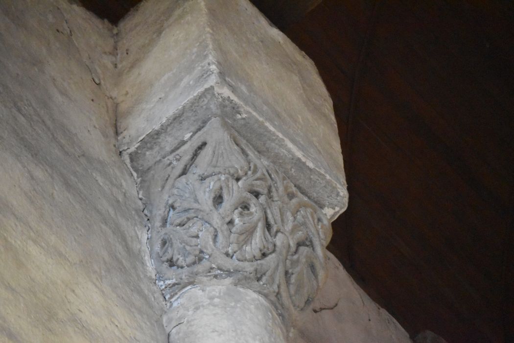 église abbatiale, détail d’un chapiteau sculpté