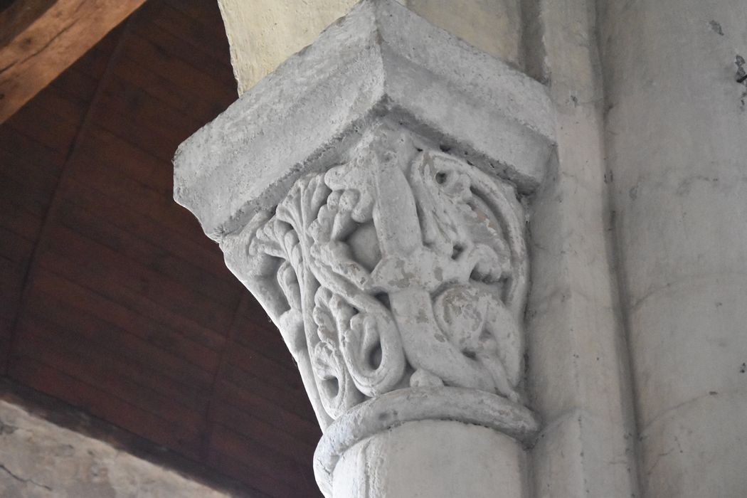 église abbatiale, détail d’un chapiteau sculpté