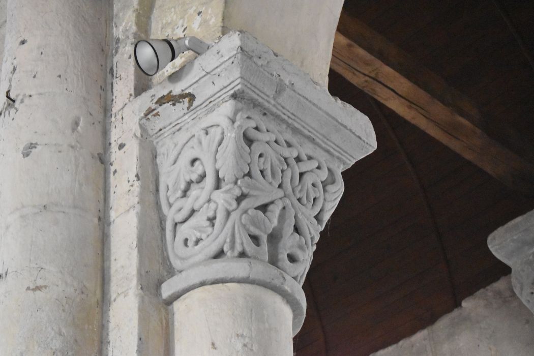 église abbatiale, détail d’un chapiteau sculpté