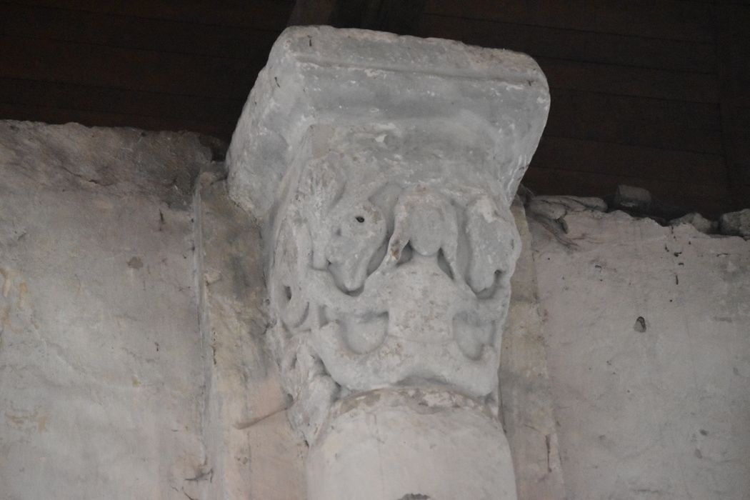 église abbatiale, détail d’un chapiteau sculpté