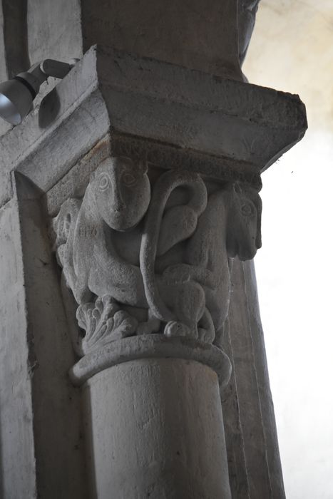 église abbatiale, détail d’un chapiteau sculpté
