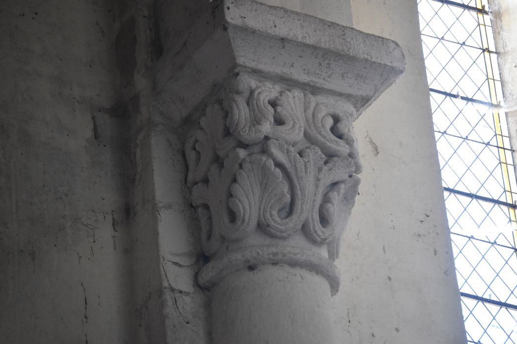 église abbatiale, détail d’un chapiteau sculpté