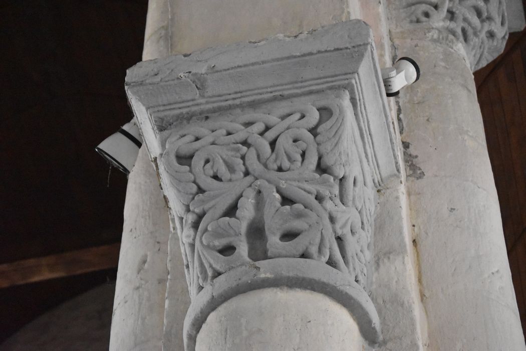 église abbatiale, détail d’un chapiteau sculpté