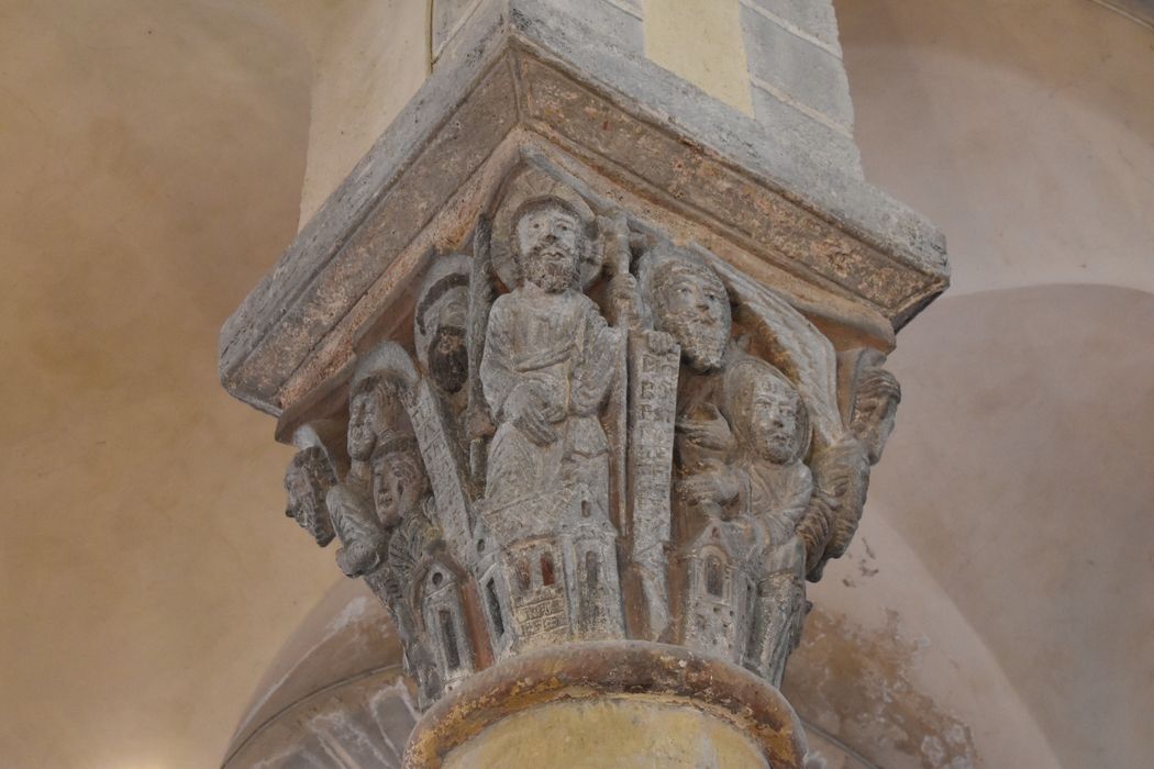 choeur, détail d’un chapiteau sculpté