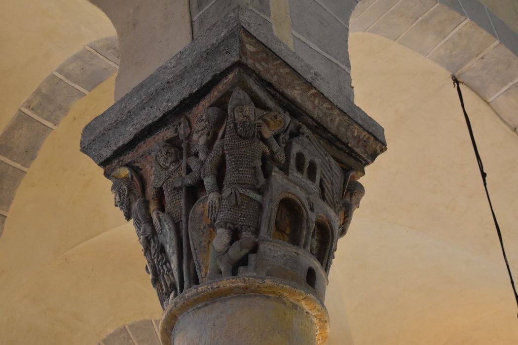 choeur, détail d’un chapiteau sculpté