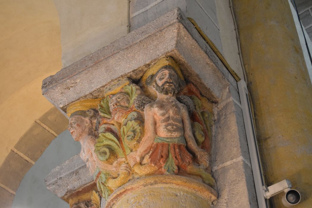 détail d’un chapiteau sculpté