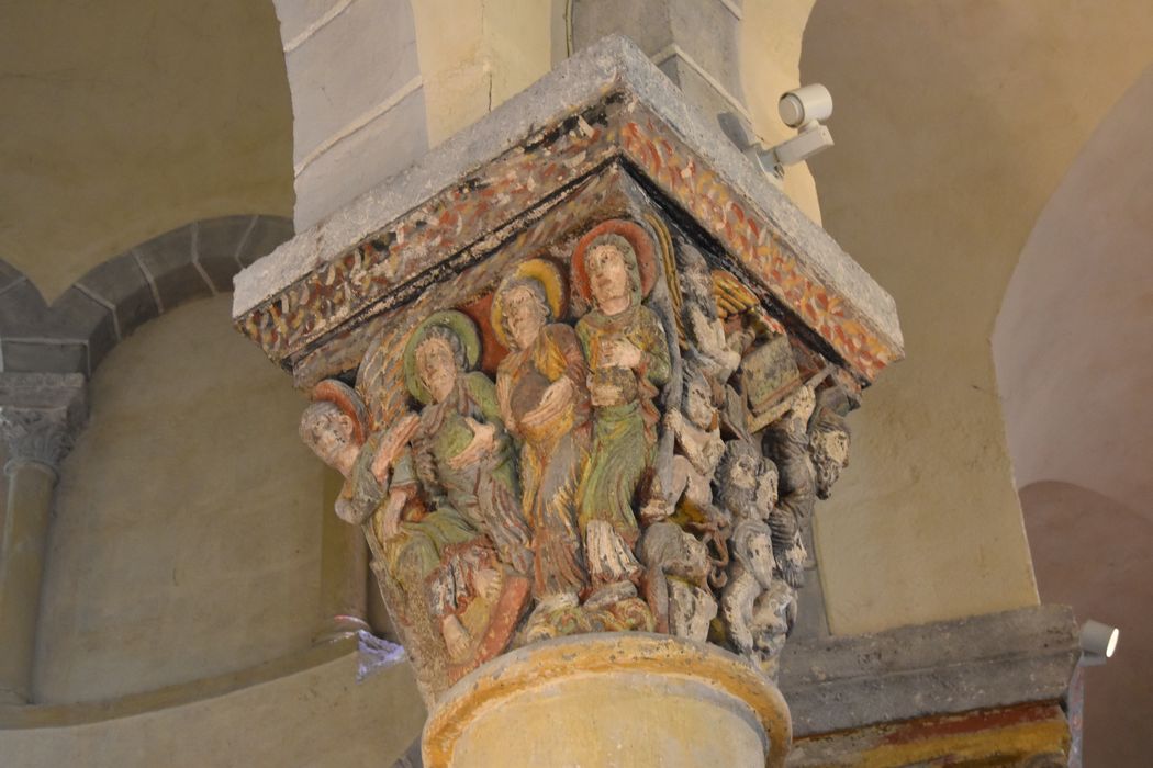 choeur, détail d’un chapiteau sculpté