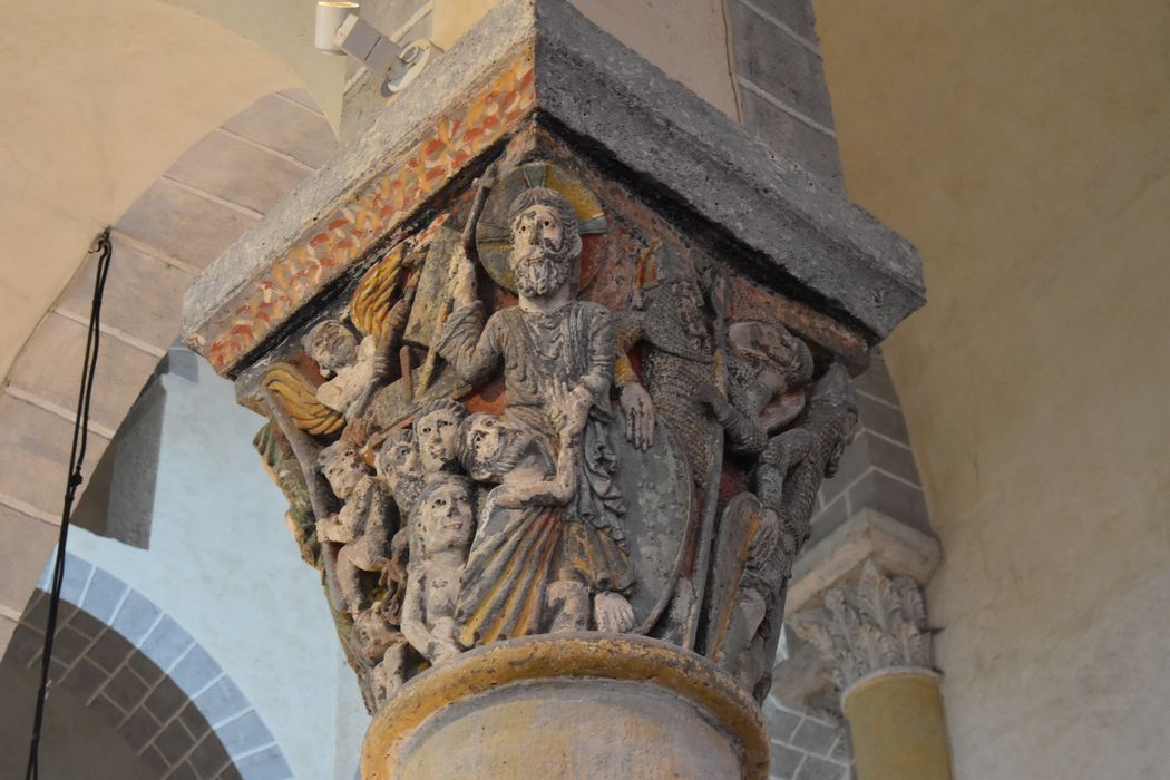 choeur, détail d’un chapiteau sculpté