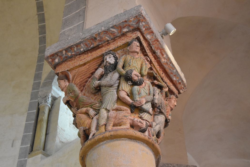 choeur, détail d’un chapiteau sculpté