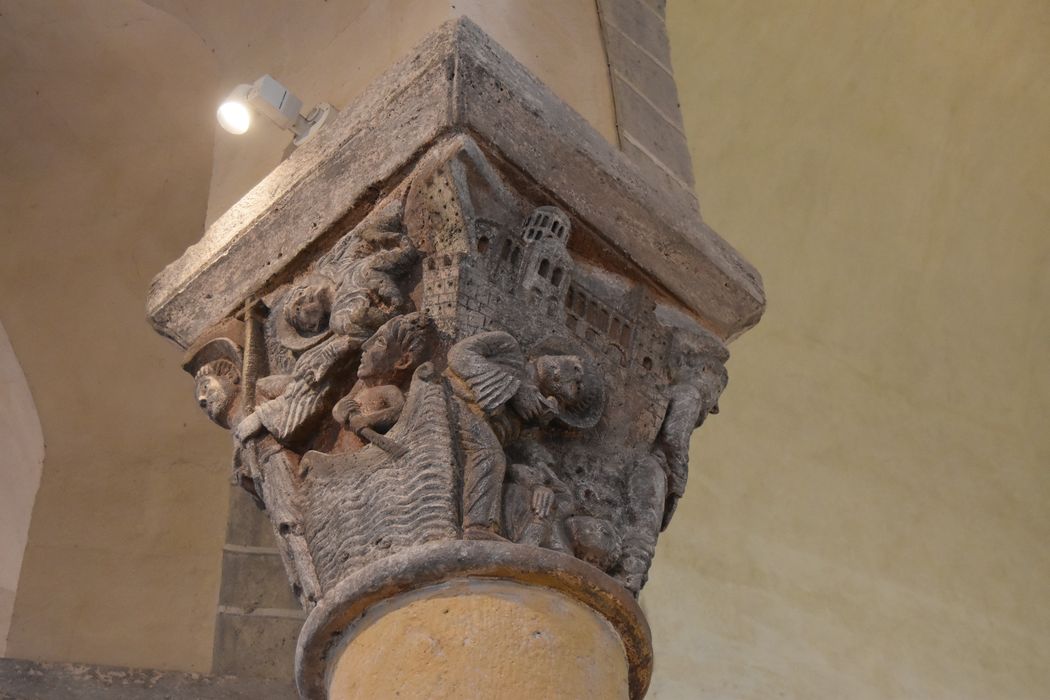choeur, détail d’un chapiteau sculpté