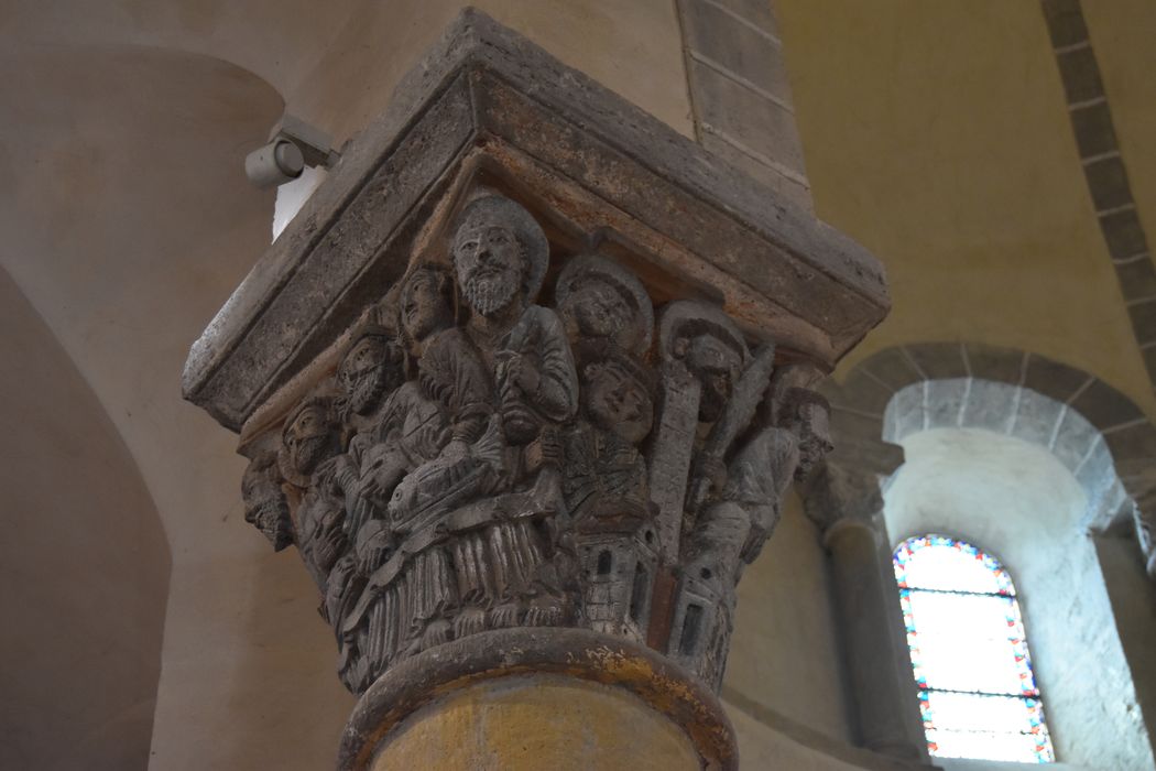 choeur, détail d’un chapiteau sculpté