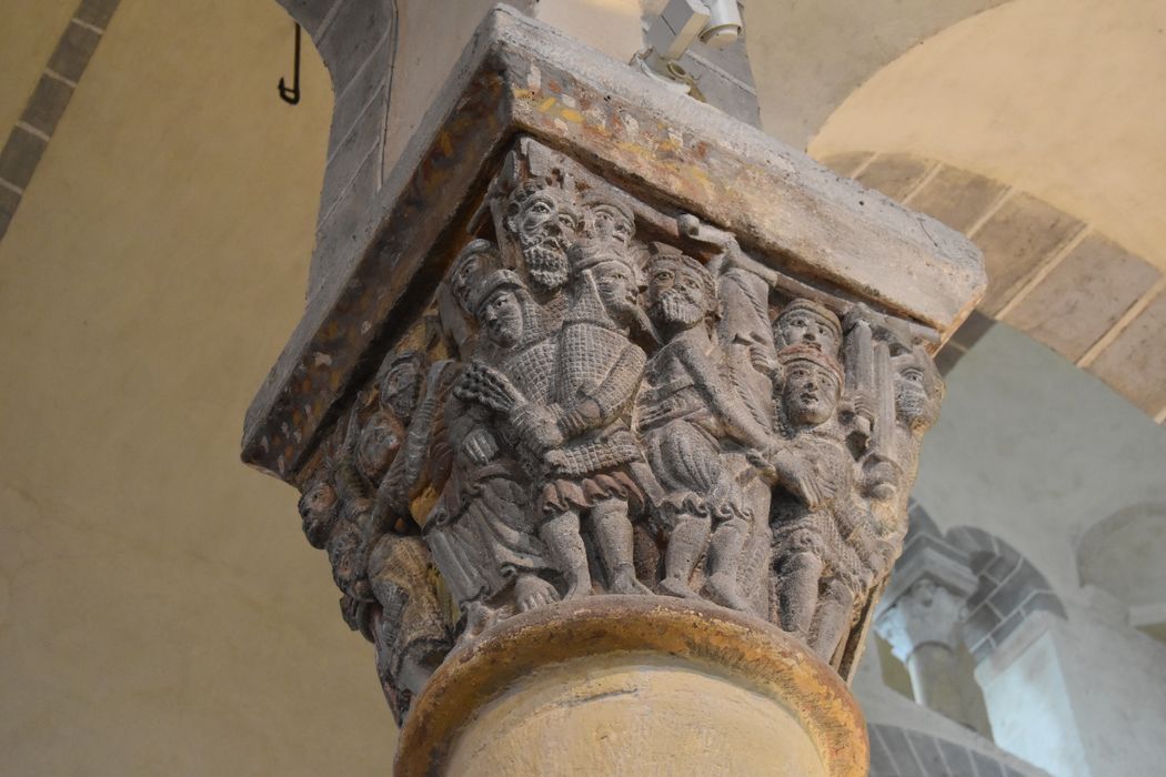 choeur, détail d’un chapiteau sculpté