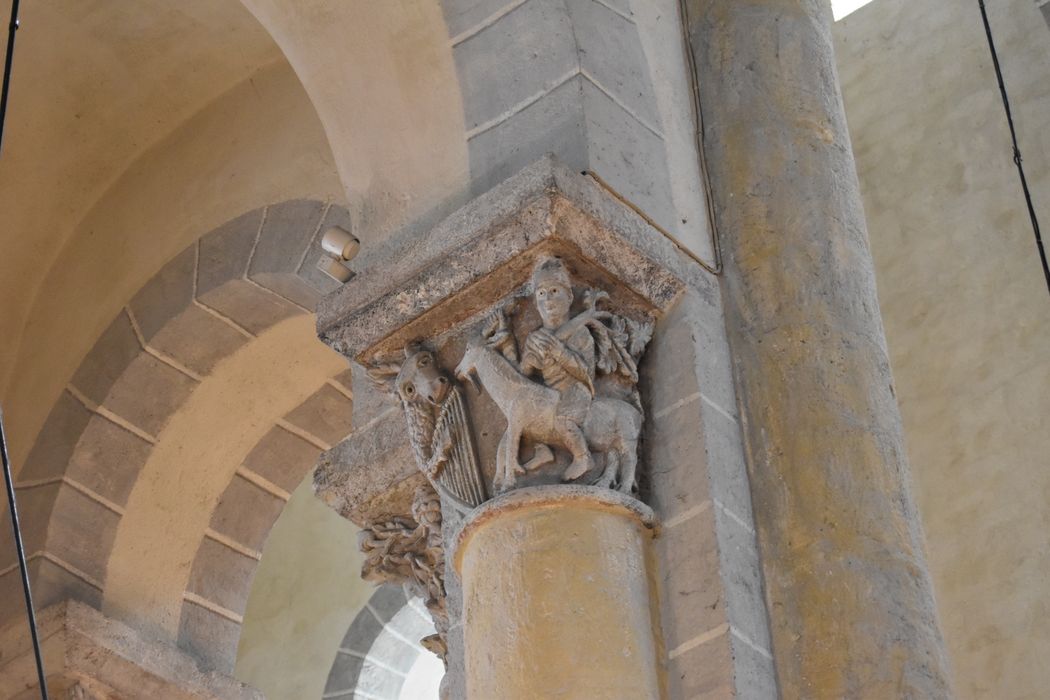 détail d’un chapiteau sculpté
