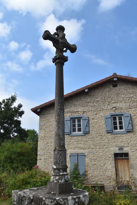 vue générale de la croix