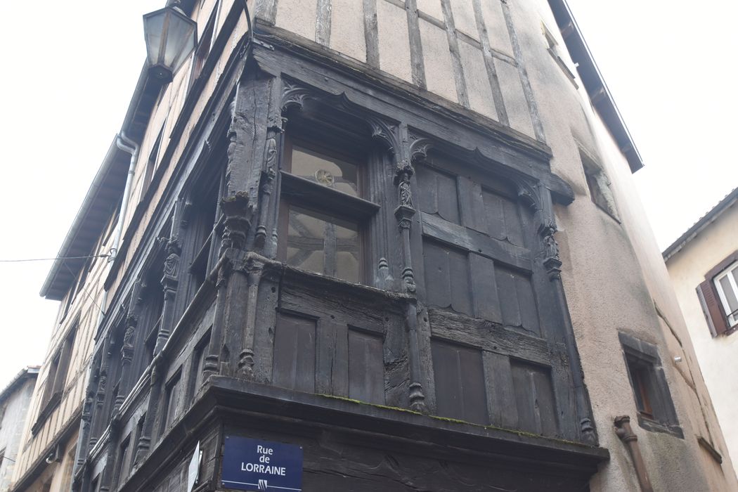 façades sur rues, vue partielle