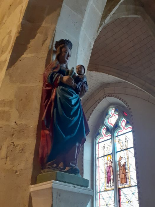 statue : Vierge à l’Enfant à l’oiseau