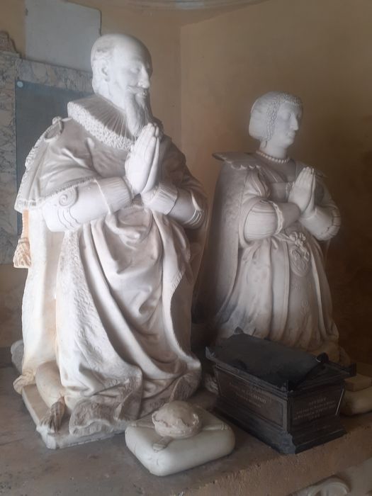 statues (priants) de Maximilien de Béthune, duc de Sully et Rachel de Cochefilet, sa épouse