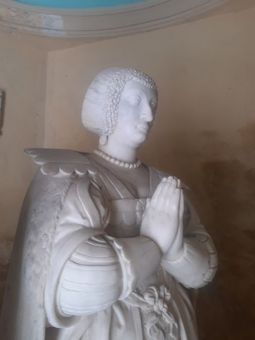 statue (priant) de Rachel de Cochefilet, épouse du duc de Sully