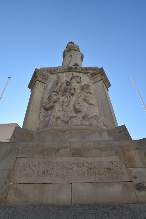vue partielle du monument