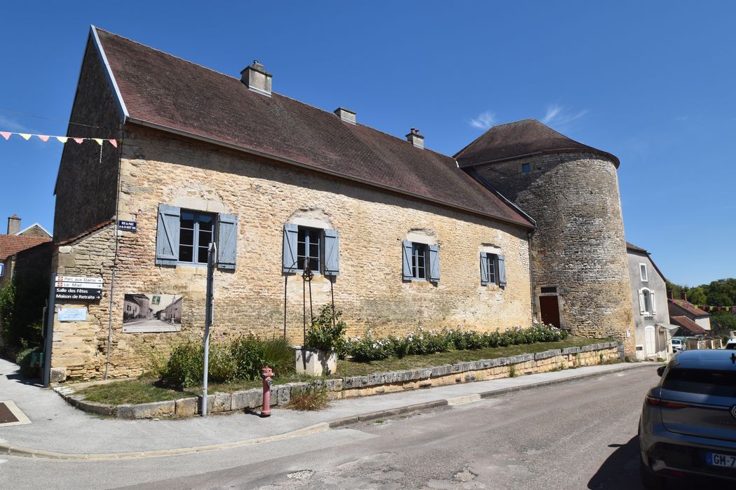 bâtiment est sur la rue du Parc et du 24 août, façade sud 
