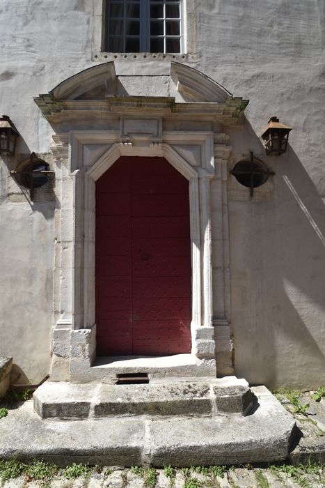 porte d’accès sur rue