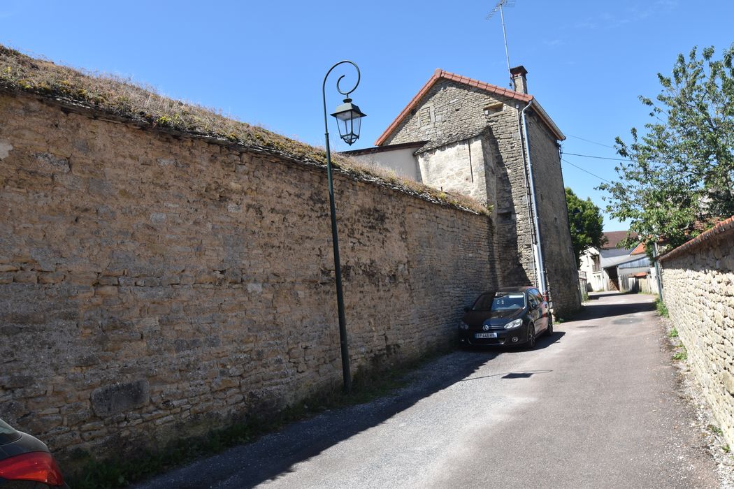 enceinte sur la rue Saint-Marc